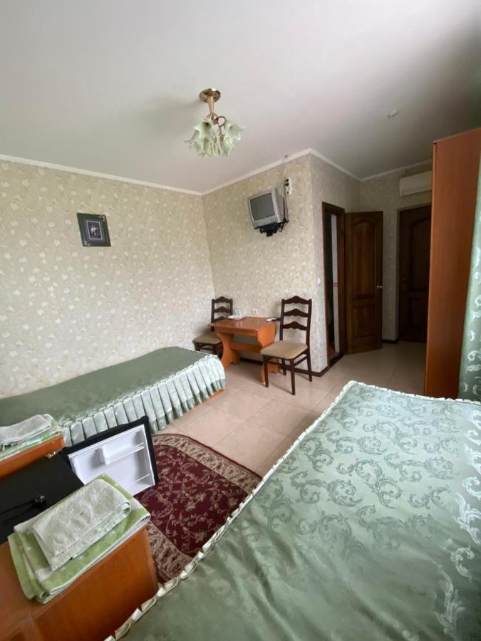 Золотий Лев Hotel Zvenyhorodka ภายนอก รูปภาพ
