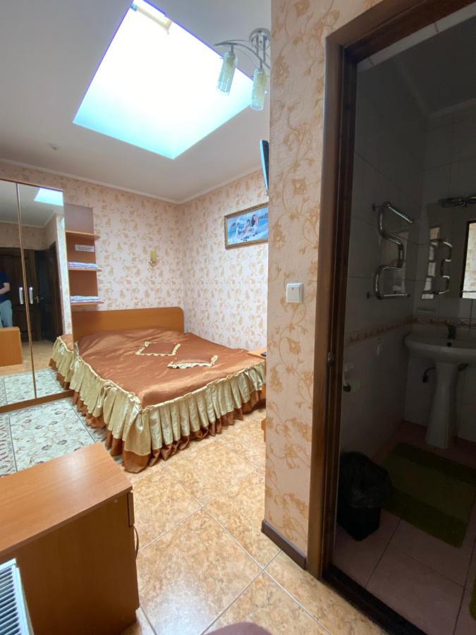 Золотий Лев Hotel Zvenyhorodka ภายนอก รูปภาพ