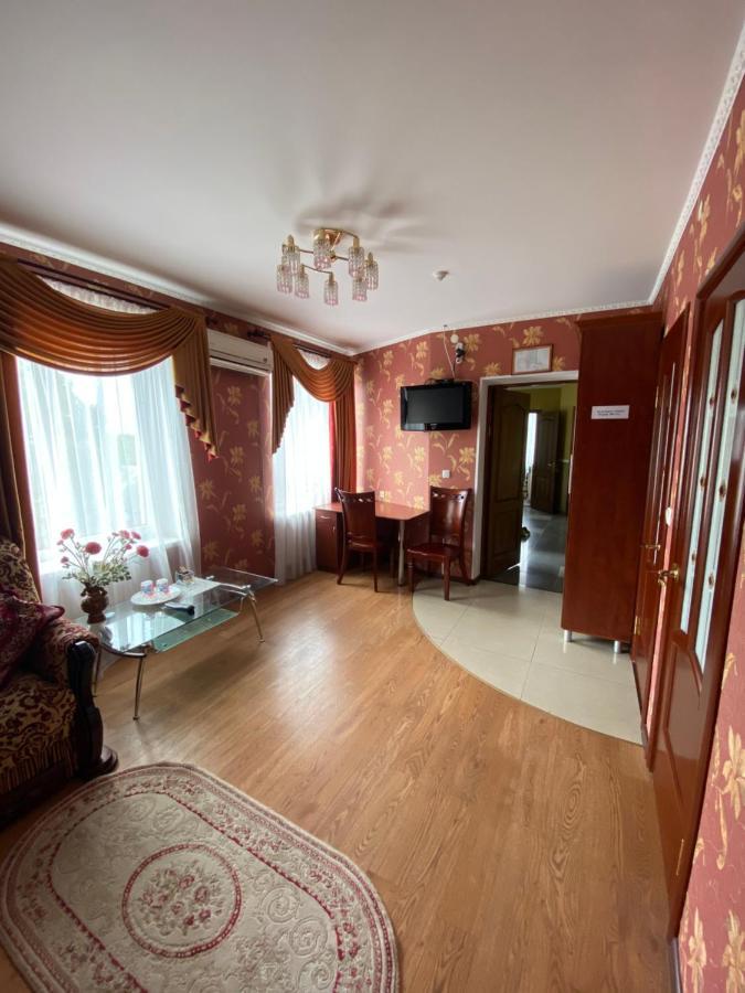 Золотий Лев Hotel Zvenyhorodka ภายนอก รูปภาพ